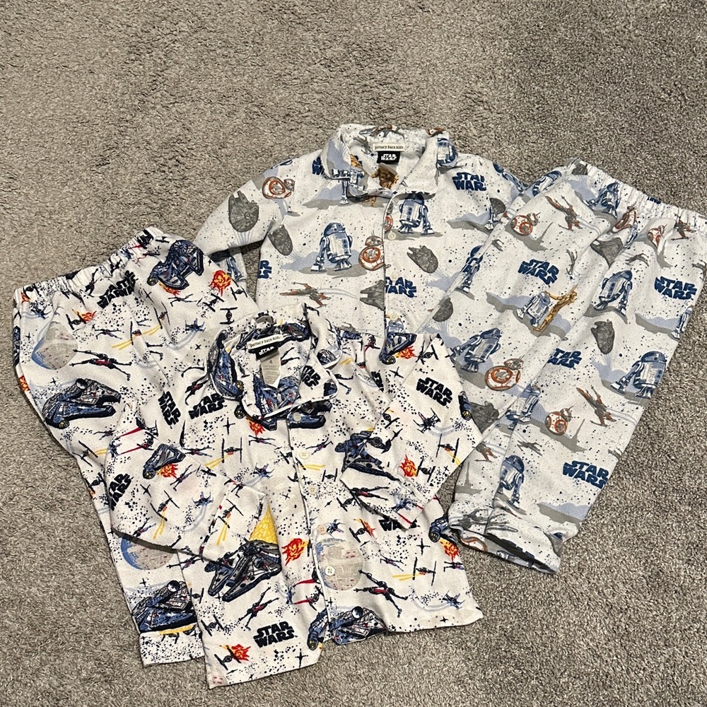 Pottery Barn Kids Star Wars Pajama Set / Size 4T / Droids and spaceships